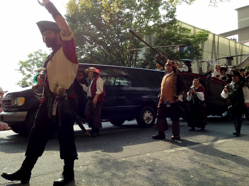 Illustration for article titled Vehicles Of The 2013 DragonCon Parade - Photo Dump